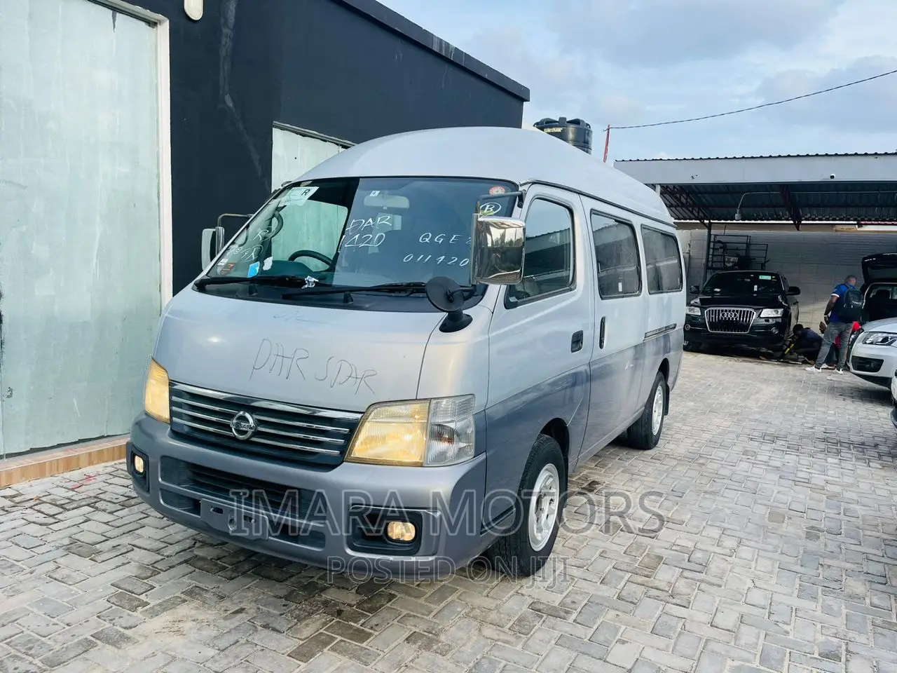 Nissan Caravan (Urvan) 2004 Beige