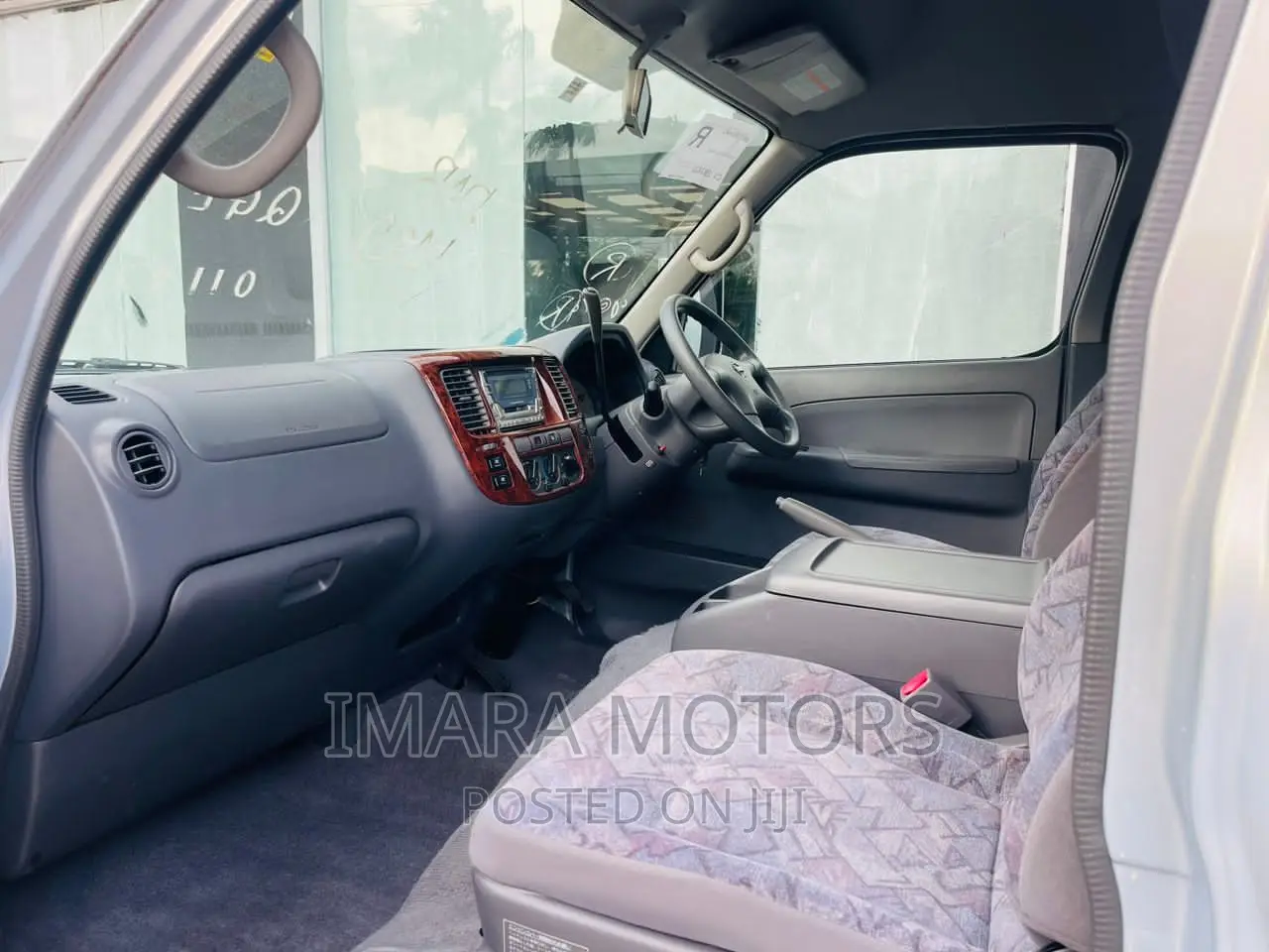Nissan Caravan (Urvan) 2004 Beige