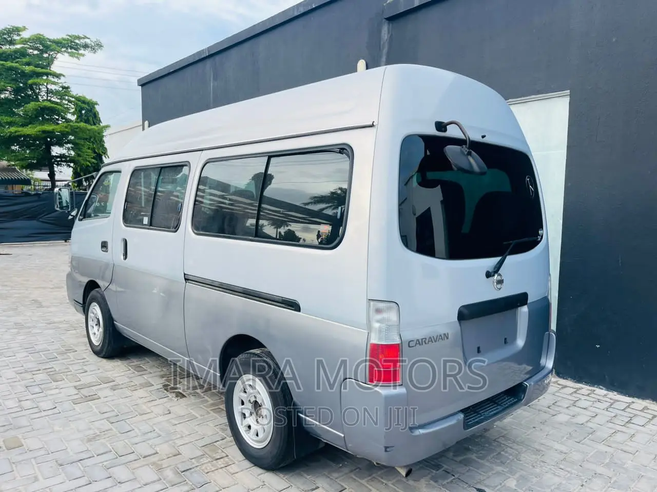 Nissan Caravan (Urvan) 2004 Beige