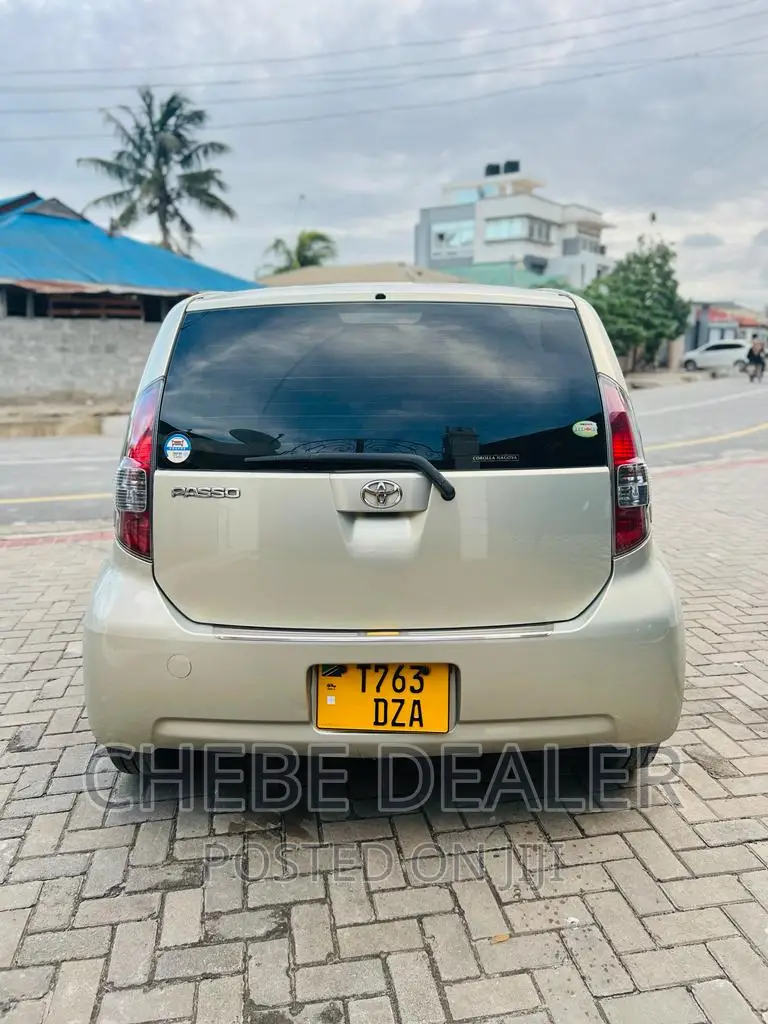 Toyota Passo 2004 Silver