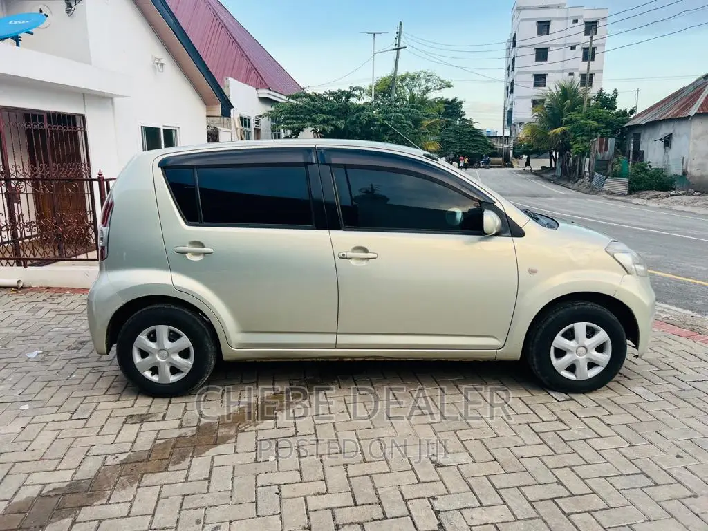 Toyota Passo 2004 Silver