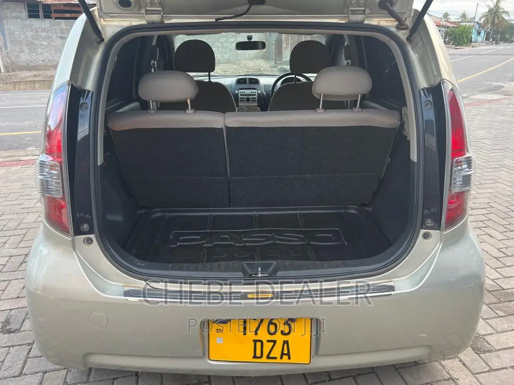 Toyota Passo 2004 Silver