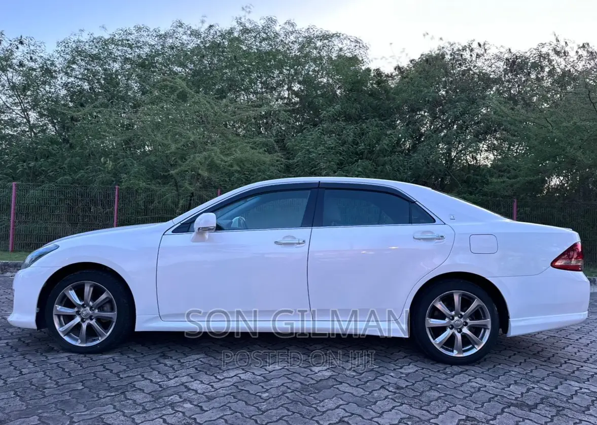 Toyota Crown 2009 White