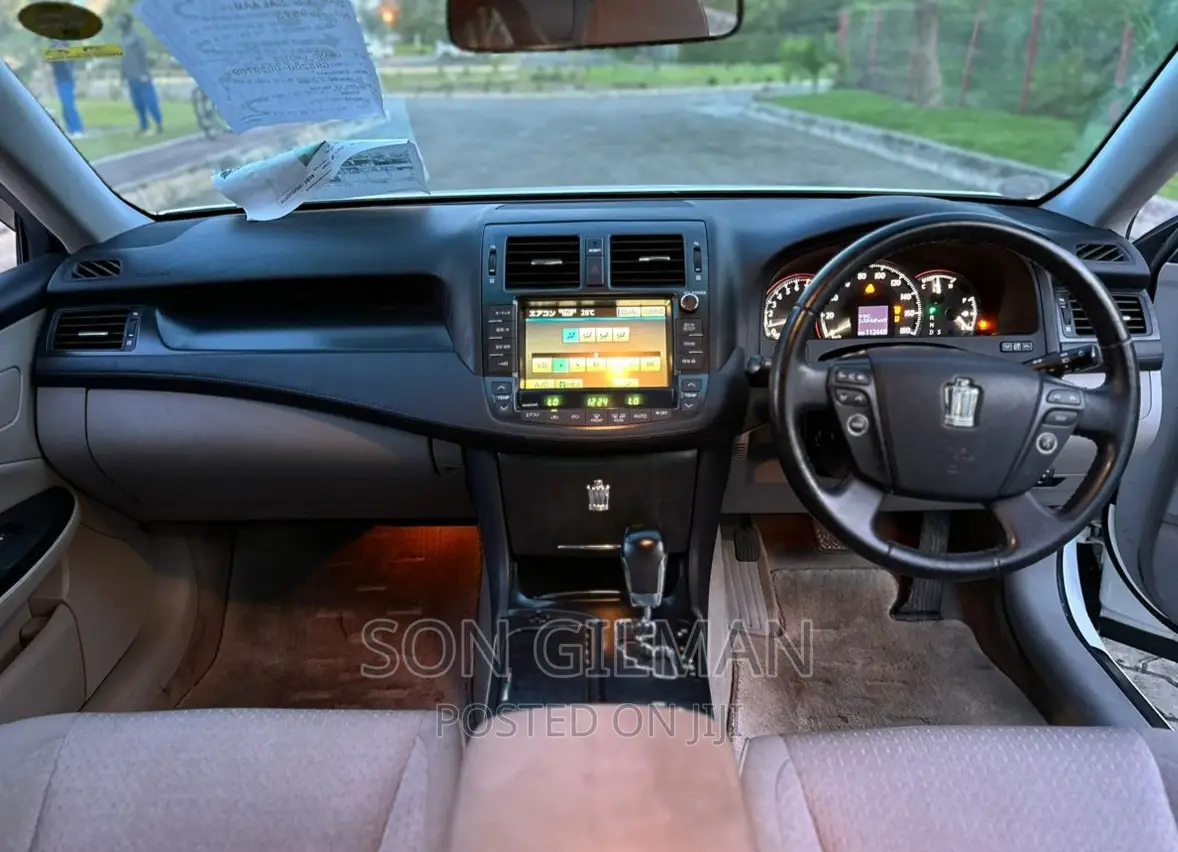 Toyota Crown 2009 White