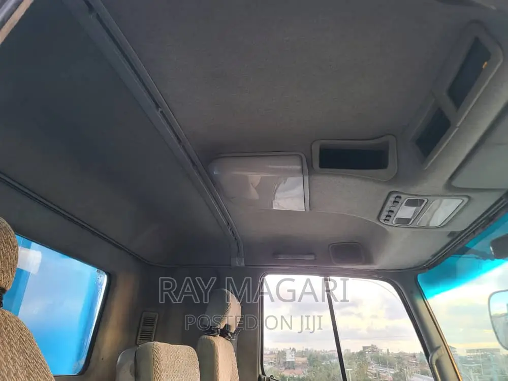 Mitsubishi Fuso 2002 Blue