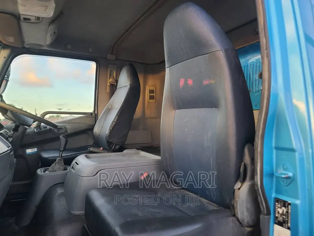 Mitsubishi Fuso 2002 Blue