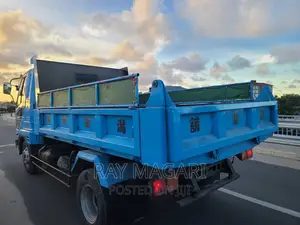 Mitsubishi Fuso 2002 Blue