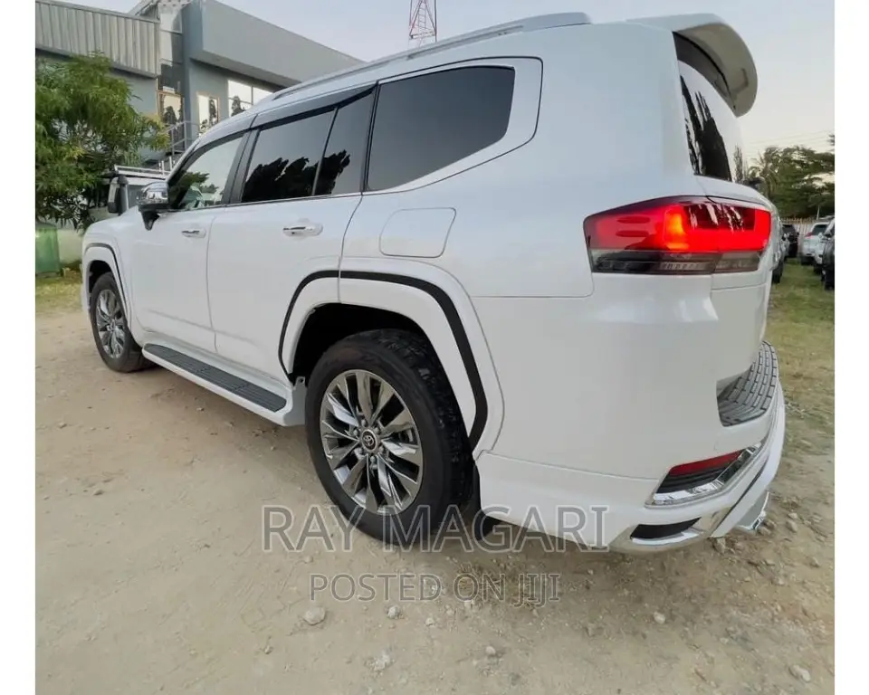 Toyota Land Cruiser 2022 White