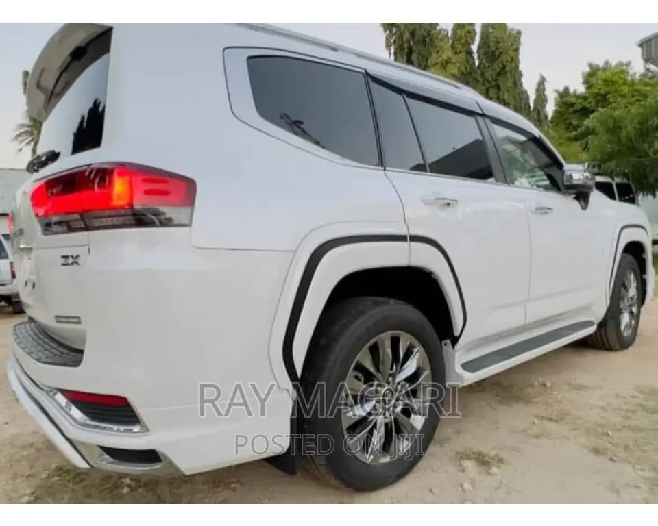 Toyota Land Cruiser 2022 White