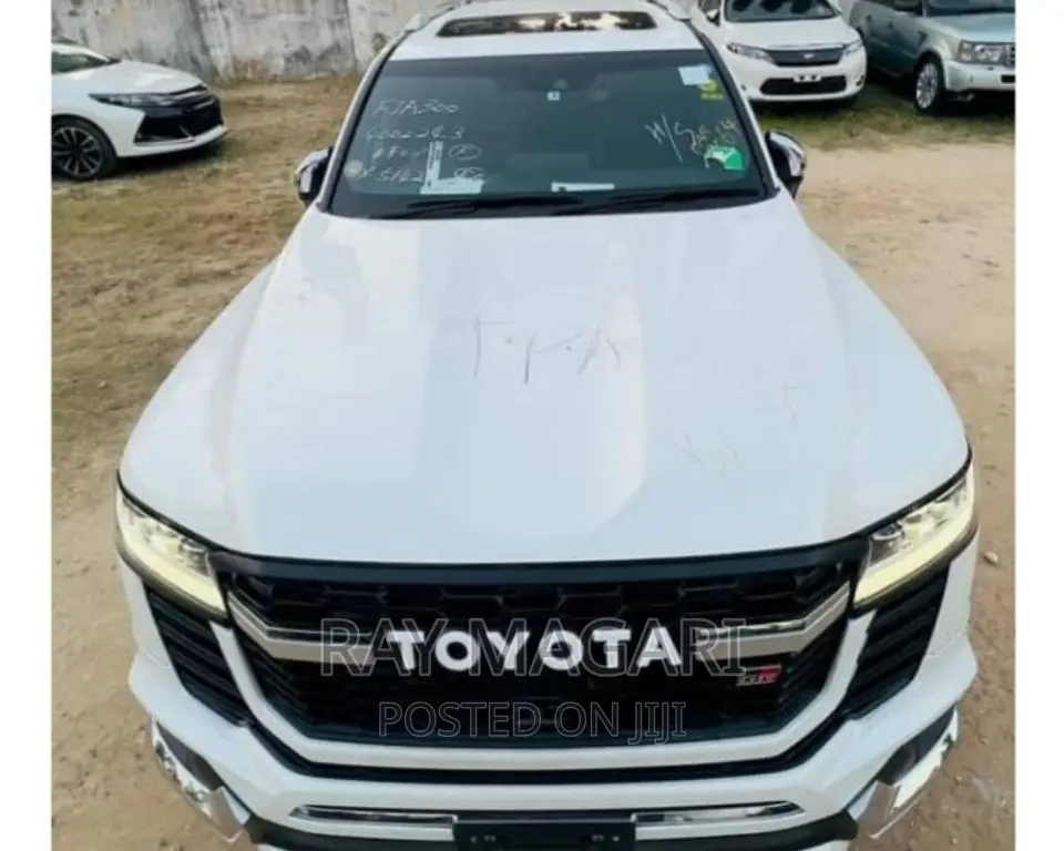 Toyota Land Cruiser 2022 White