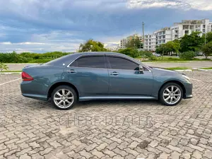 Toyota Crown 2010 Gray