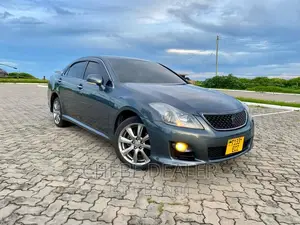 Toyota Crown 2010 Gray
