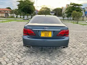 Toyota Crown 2010 Gray