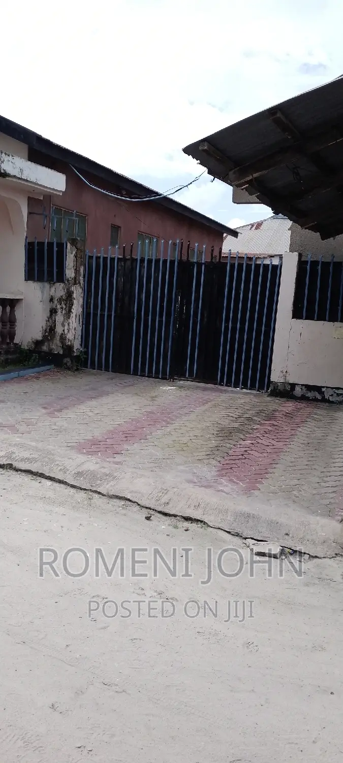 Gesti Inauzwa Milioni 65 Ukonga Moshibar 15 Room.