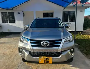 Photo - Toyota Fortuner 2016 Silver