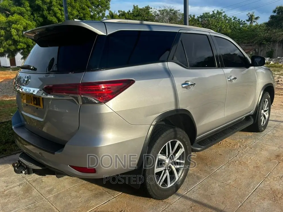 Toyota Fortuner 2016 Silver