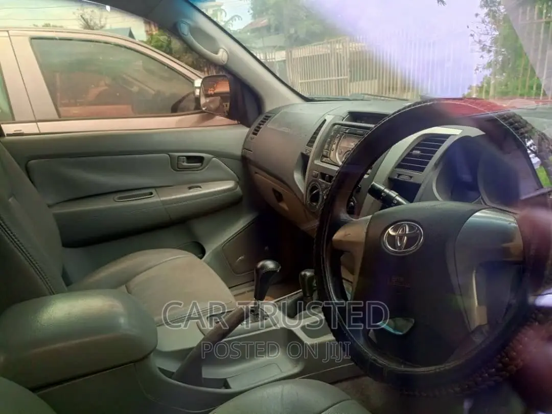 Toyota Hilux SR 4x4 2015 Black