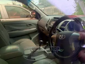 Toyota Hilux SR 4x4 2015 Black