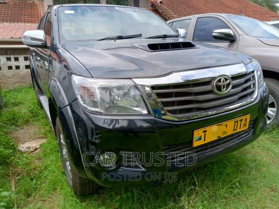 Toyota Hilux SR 4x4 2015 Black