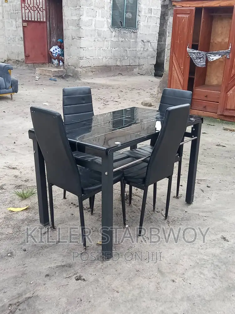 Dinning Table Ya Chakula Nzur Sana