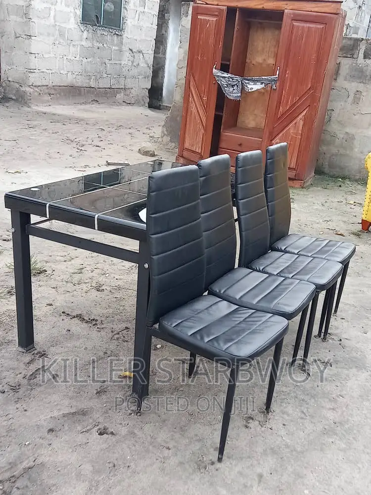 Dinning Table Ya Chakula Nzur Sana