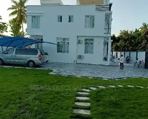 8bdrm Apartment in Mbezi Beach for sale