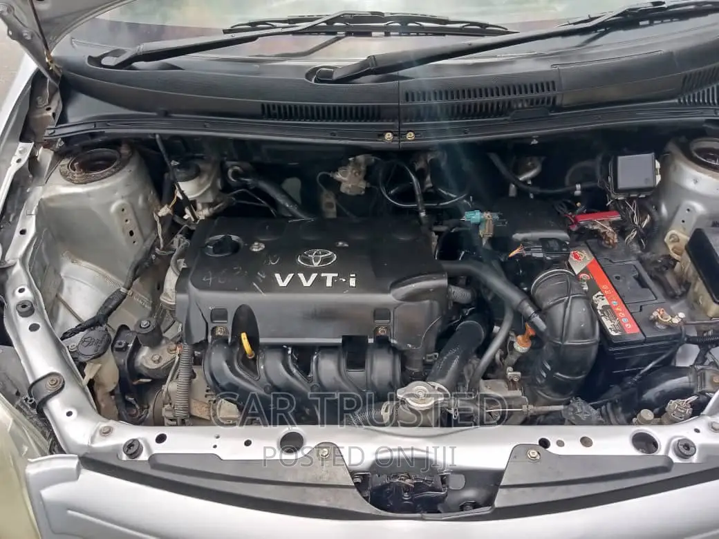 Toyota IST 2004 Silver