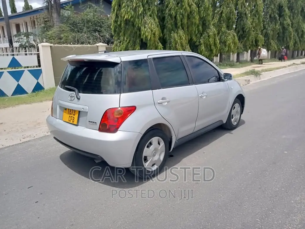 Toyota IST 2004 Silver