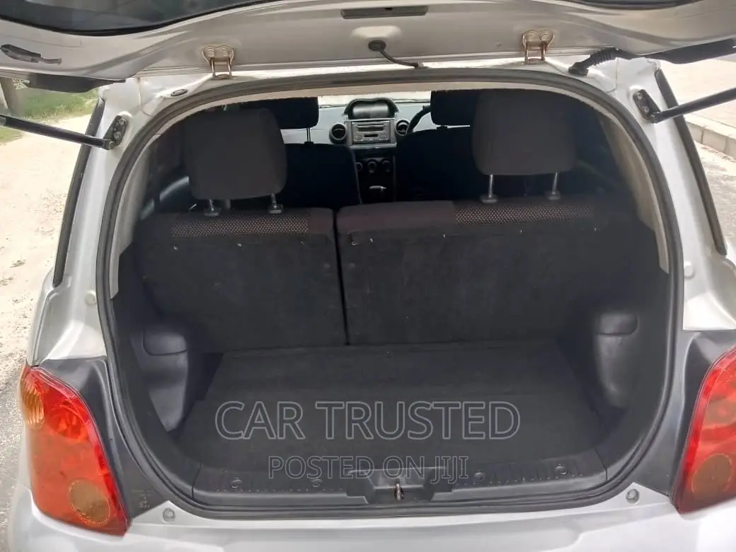 Toyota IST 2004 Silver