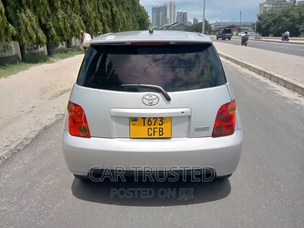 Toyota IST 2004 Silver