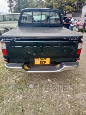 Toyota Hilux 2003 Green