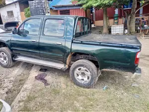 Toyota Hilux 2003 Green