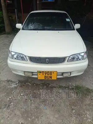 Toyota Corolla 2000 White