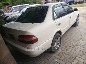 Toyota Corolla 2000 White