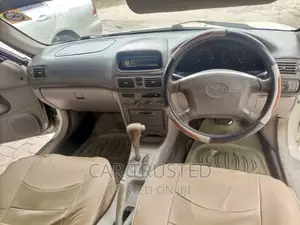 Toyota Corolla 2000 White