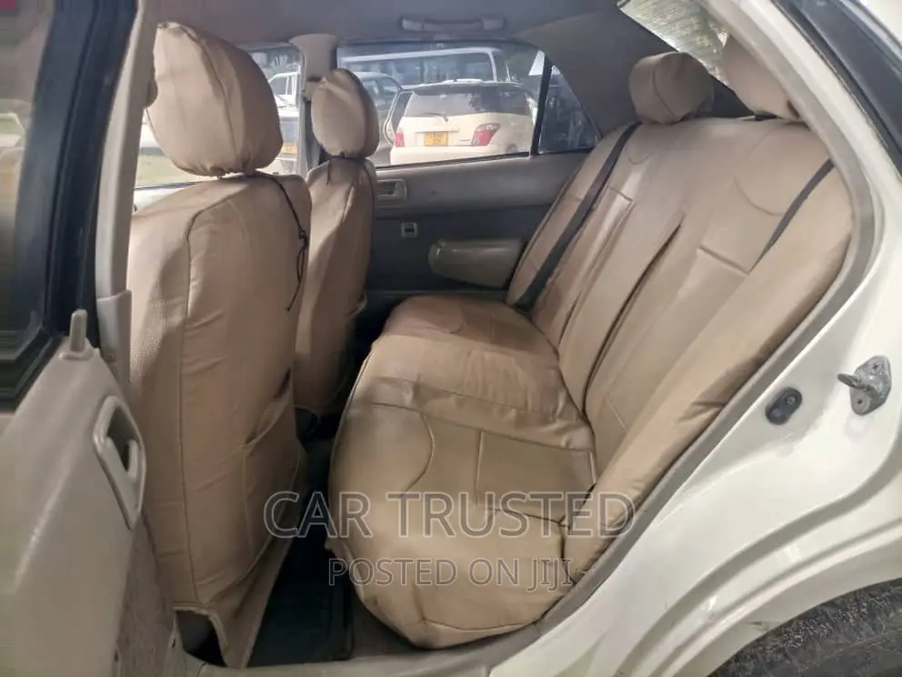 Toyota Corolla 2000 White