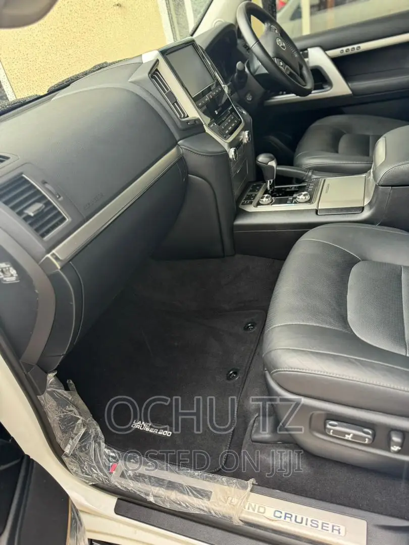 Toyota Land Cruiser 2021 White