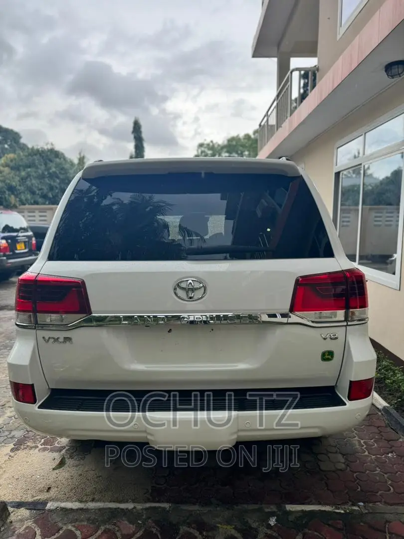 Toyota Land Cruiser 2021 White