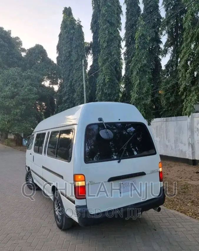 Toyota HiAce 2000 White