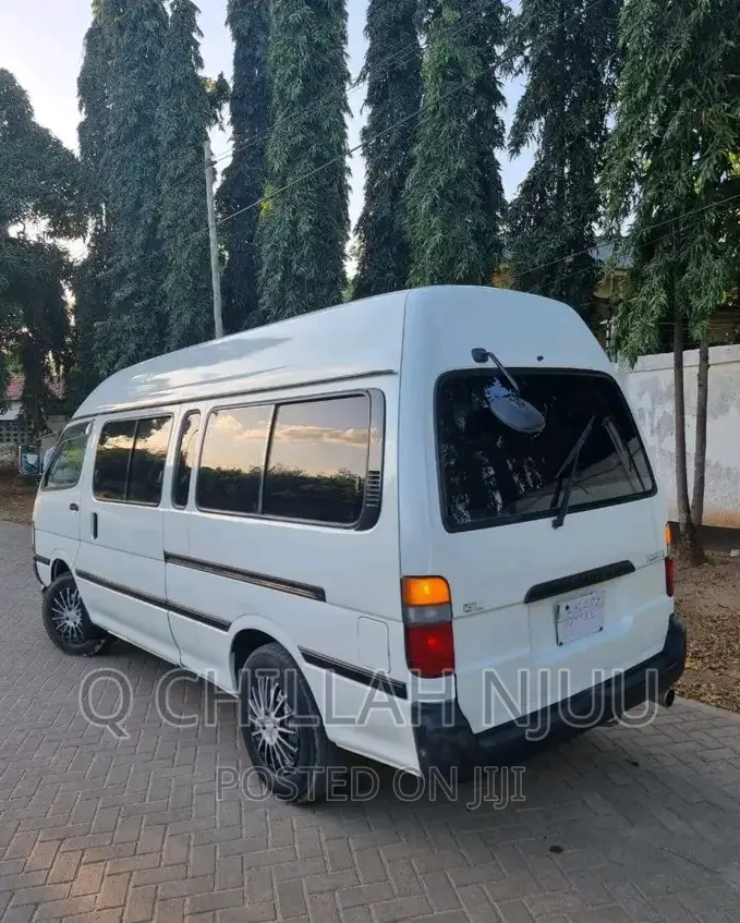 Toyota HiAce 2000 White