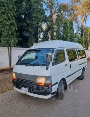 Toyota HiAce 2000 White