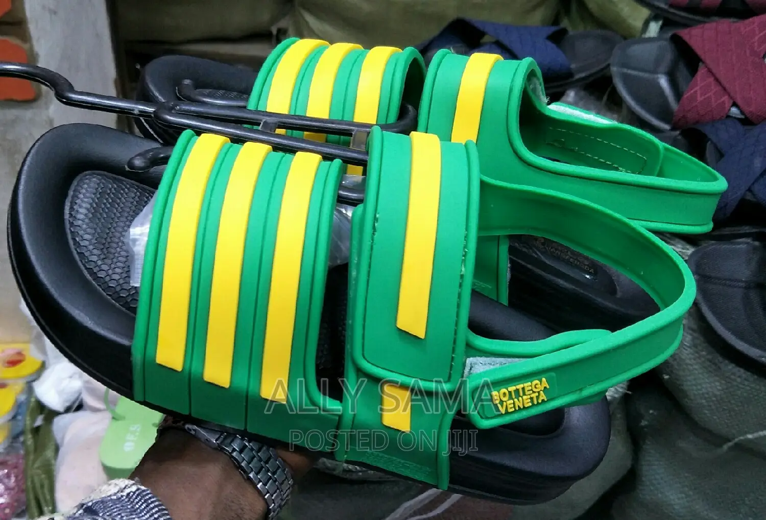 Unisex Bottega Venetta Color Gree Yellow Material Rubber