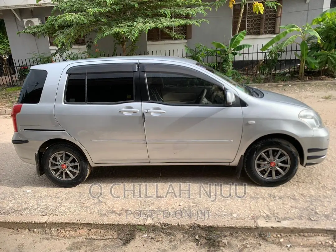 Toyota Raum 2006 Silver