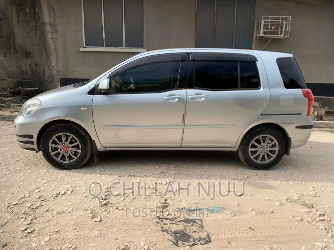 Toyota Raum 2006 Silver