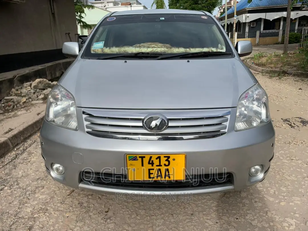 Toyota Raum 2006 Silver