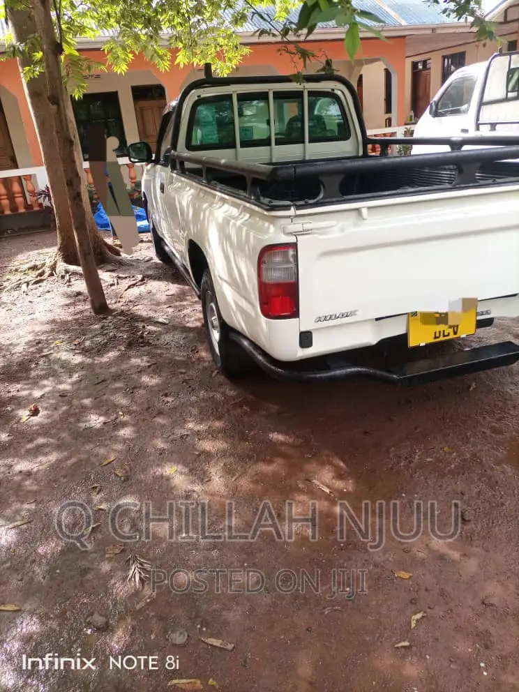 Toyota Hilux 2000 White