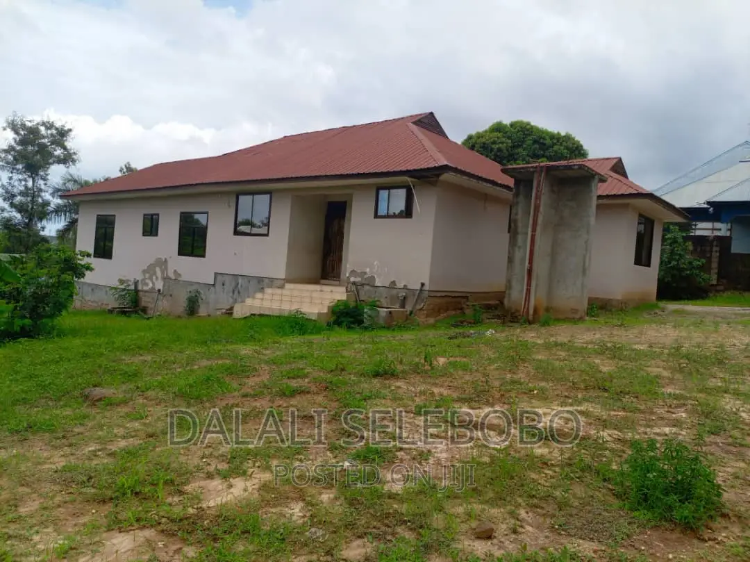 4bdrm Bungalow in Goba Kontena for sale