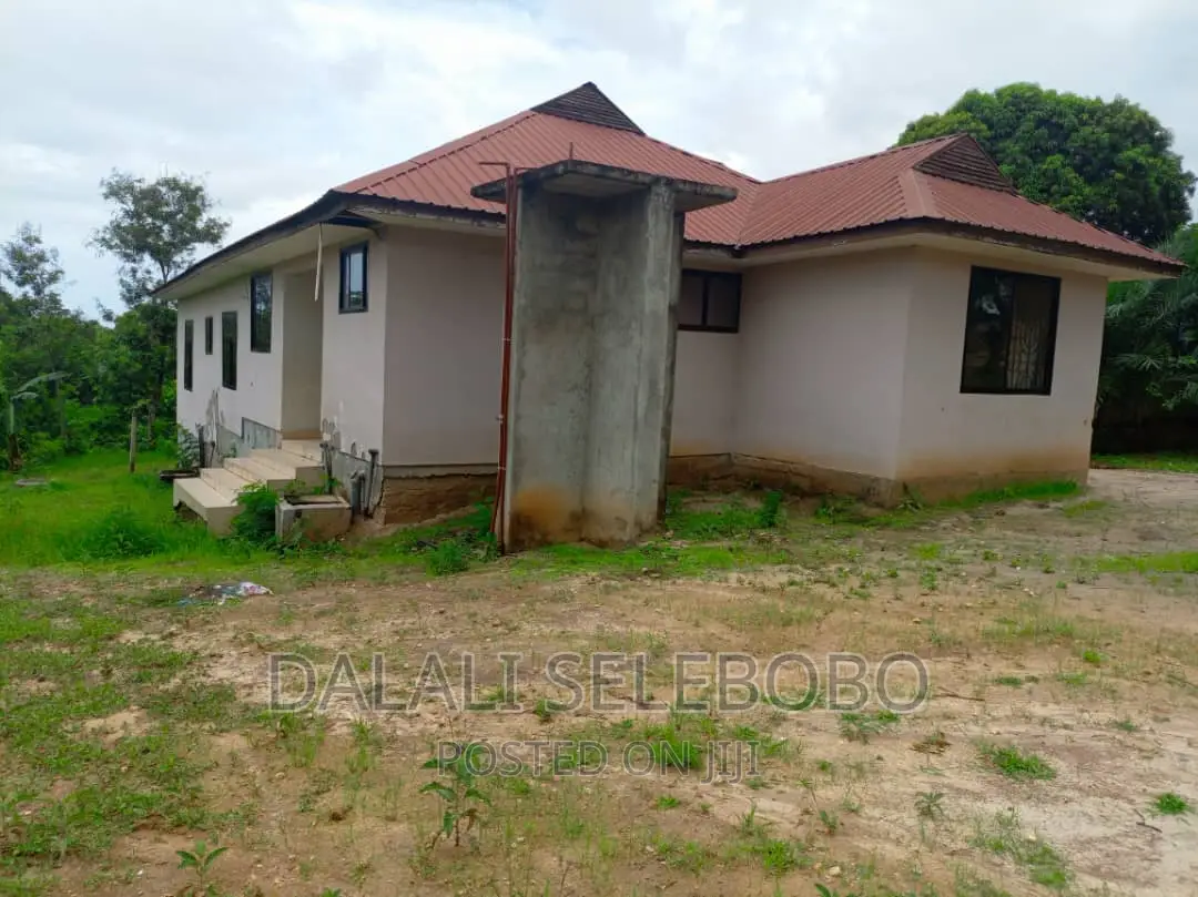 4bdrm Bungalow in Goba Kontena for sale