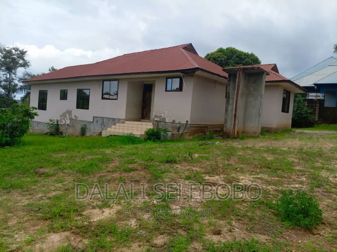 4bdrm Bungalow in Goba Kontena for sale