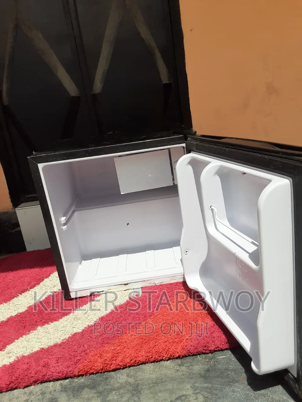 Mr Uk Min Fridge Inagandisha Na Kupooza Vzur